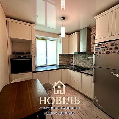 Київська обл., Києво-Святошинський район, смт Чабани, Юності вул., 1