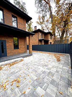 Киевская обл., Бучанский район, г. Ирпень, Университетская ул.