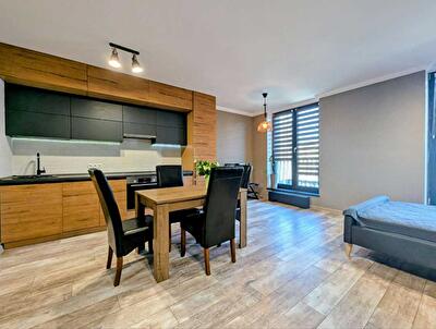 Владимира Антоновича ул., 74