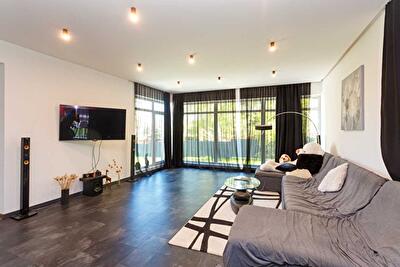 Киевская обл., Киево-Святошинский район, с. Горбовичи, Ожинова, 69