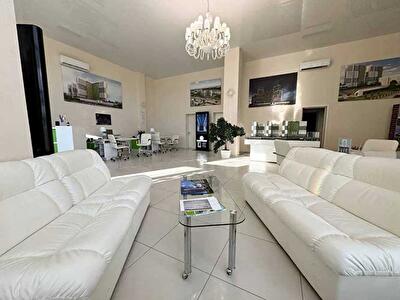 Миколи Бажана просп., 17