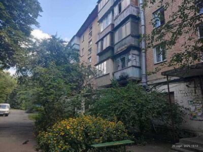 Київ, Івана Улітіна вул., Їжакевича, 1