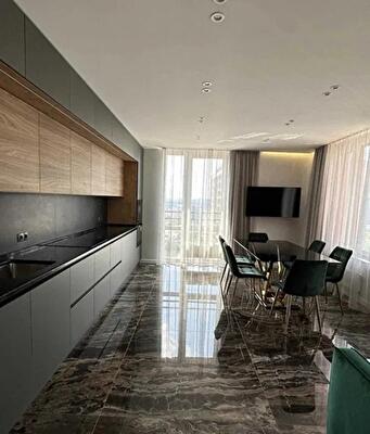 Киев, Днепровская наб., 18А