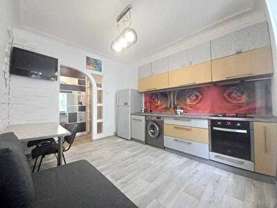 Київ, Велика Васильківська вул., 120