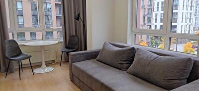 Салютная ул., 2