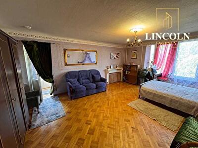 Київ, Олекси Тихого вул., 41