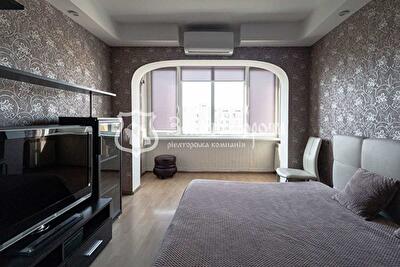 Киев, Юрия Шумского ул., 8А