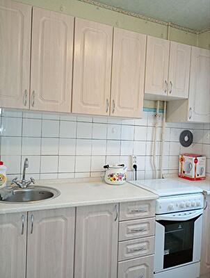 Павла Тичини просп., 28