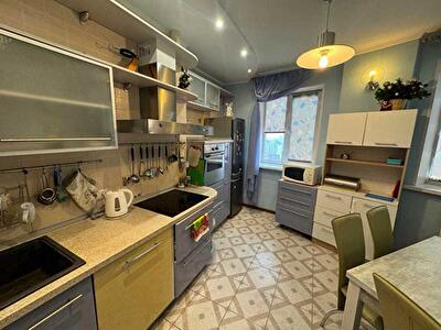 Анни Ахматової вул., 13Д