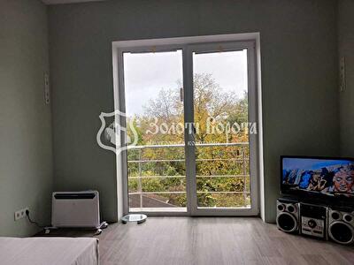 Київ, Осіння вул., 71