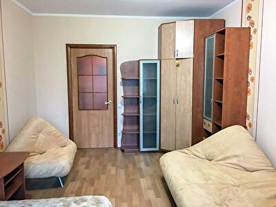 Анни Ахматової вул., 28