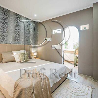 Киевская обл., Киево-Святошинский район, с. Софиевская Борщаговка, Зеленая ул., 16