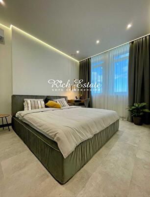 Київ, Берестейский, 11