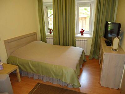 Київ, Мала Житомирська вул., 18