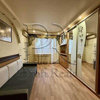 Київ, Свободи просп., 15/1