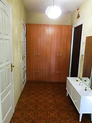 Київ, Ревуцького вул., 42Б