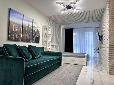 Київ, Володимира Антоновича вул., 74