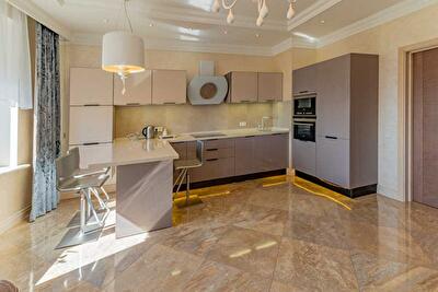 Київ, Євгена Коновальця вул., 36В