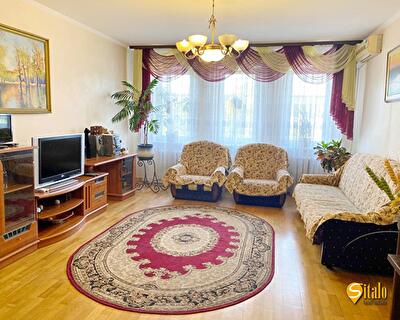 Киев, Леся Курбаса просп., 5В