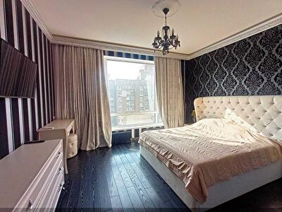 Владимира Антоновича ул., 131