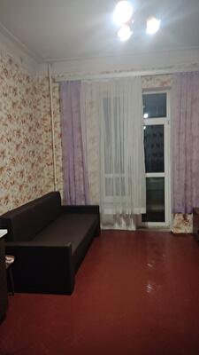 Київ, Макарівська вул., 1