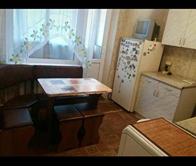 Київ, В'ячеслава Липинського вул., 8