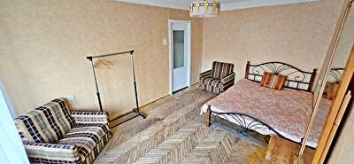 Київ, Анатолія Солов'яненко вул., 13