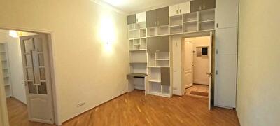 Киев, Тургенєвська, 35а