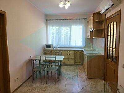 Прибережна вул.