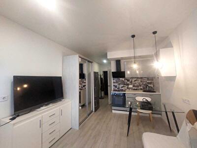 Киев, Николая Соловцова ул., 2