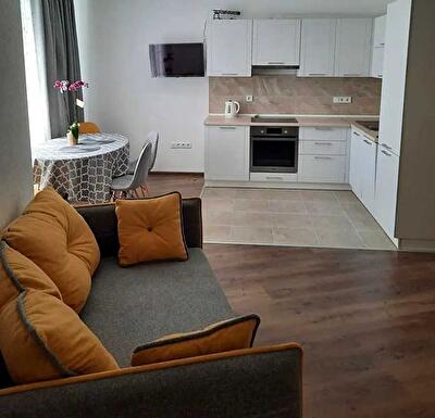 Киев, Берестейський, 65Б