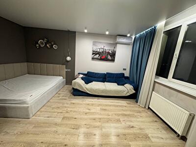 Михайла Максимовича вул., 32а