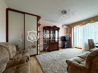 Київ, Володимира Маяковського просп., 12