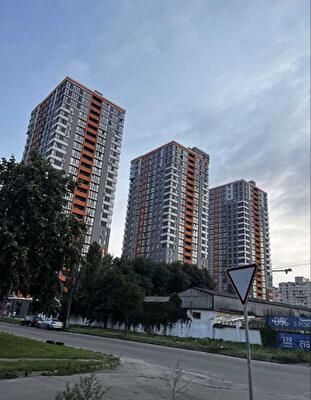 Київ, Миколи Гулака вул., 4