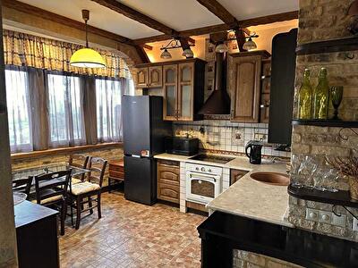 Киев, Дмитриевская ул., 80