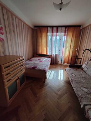 Перова бул., 4