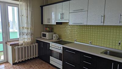 Київ, Ревуцького вул., 5