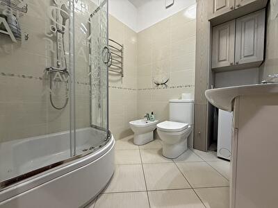 Александра Поля просп., 16