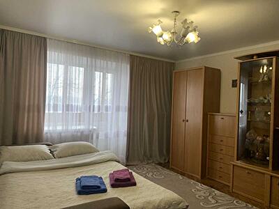 Киев, Набережно-Крещатицкая ул., 11