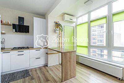 Петрівська вул, 1Б