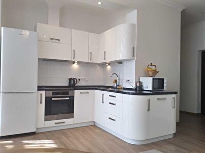 Київ, Дмитрівська вул., 82