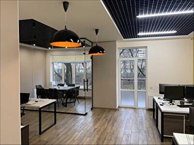 Київ, Євгена Коновальця вул., 36Е