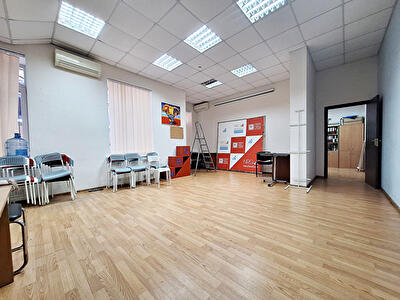 Київ, Михайлівська вул., 22Б