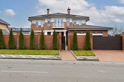 с. Петропавловская Борщаговка, Харьковская ул.