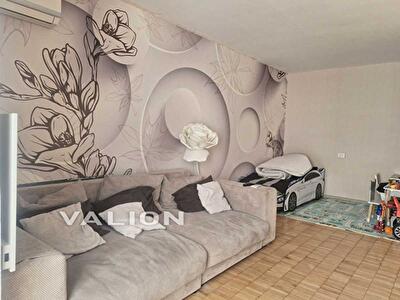 Ялтинська вул., 5Б