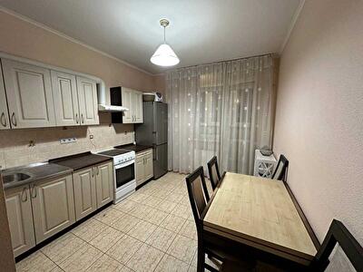 Воскресенська вул., 14Б