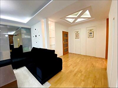 Днепр, Дмитрия Яворницкого просп., 11