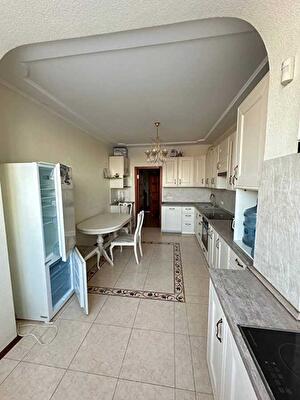 Киев, Николая Бажана просп., 16