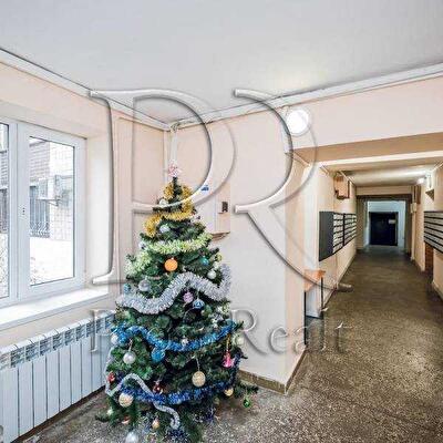 Киев, Павла Тычины просп., 8