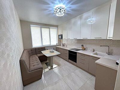 Одеса, Грушевского Михаила вул., 30Б